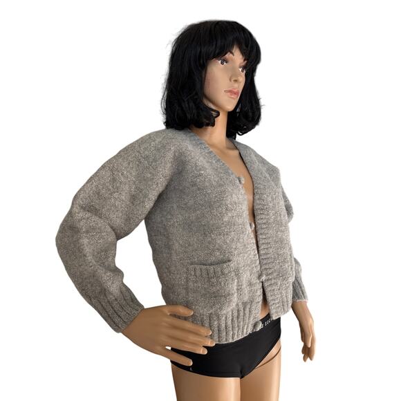 Peruvian Alpaca V neck Sweater in gray faux button down side pockets medium - Picture 5 of 15